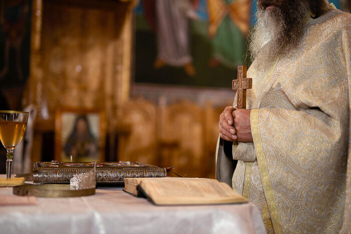 foto video nunta suceava pret, biserica Suceava, biblie, vin, icoana