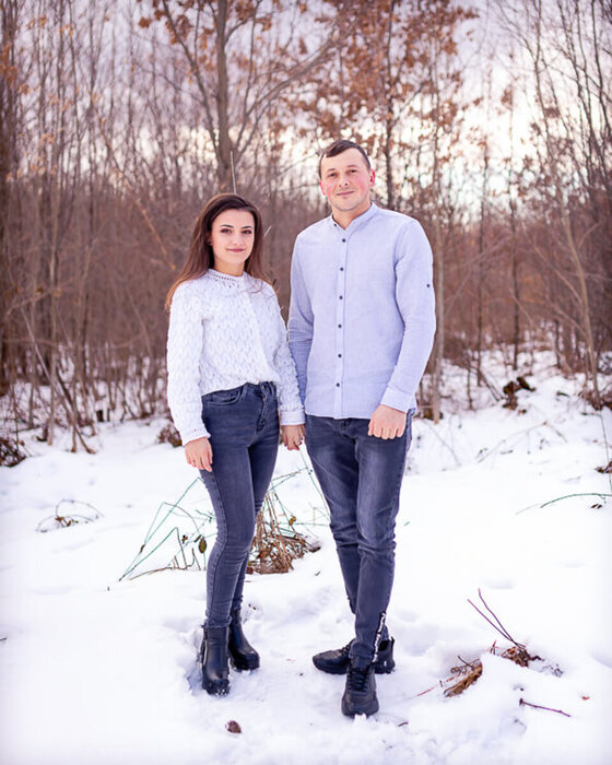 foto video nunta suceava pret, cuplu, copaci, zapada, cer, alb, roz, blugi, crengi