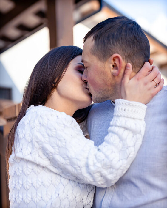 foto video nunta suceava pret, sarut, imbratisat, frig 