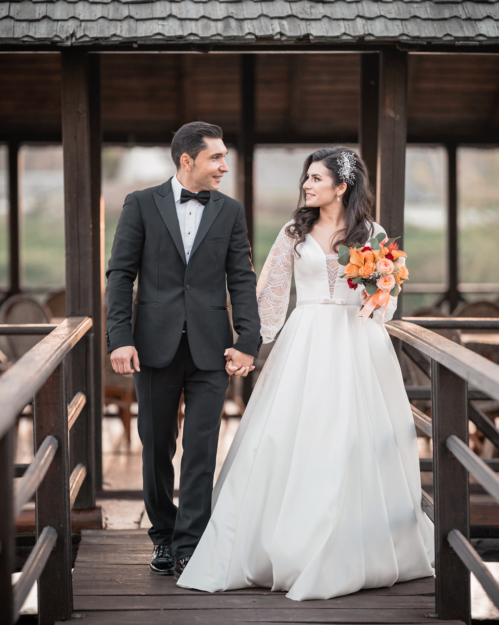 Fotograf Nunta Suceava · Fotografii de la mini sedinta de tip editorial cu privirea mirilor