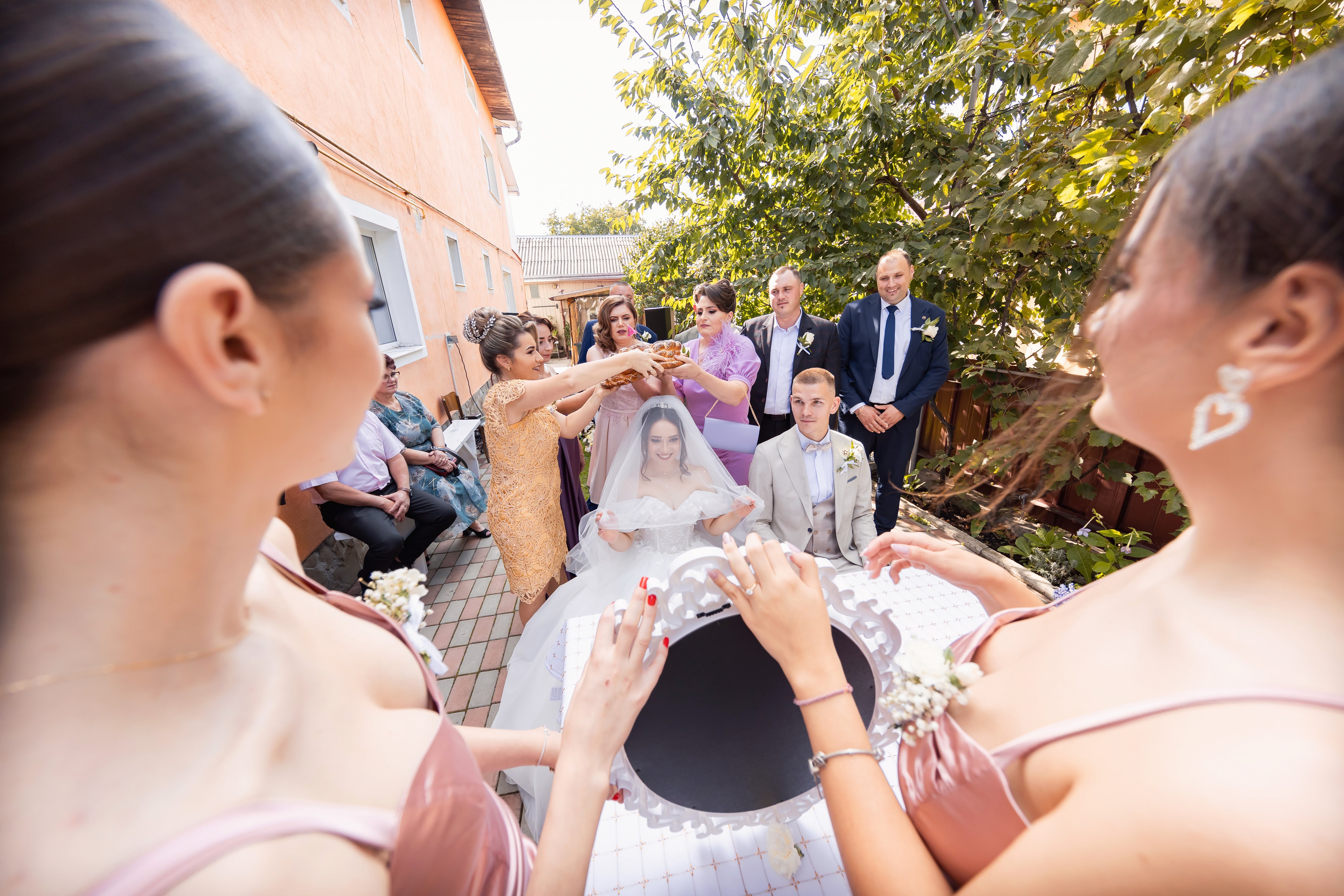 Fotograf Nunta Suceava · Fotografii de la ruperea colacului